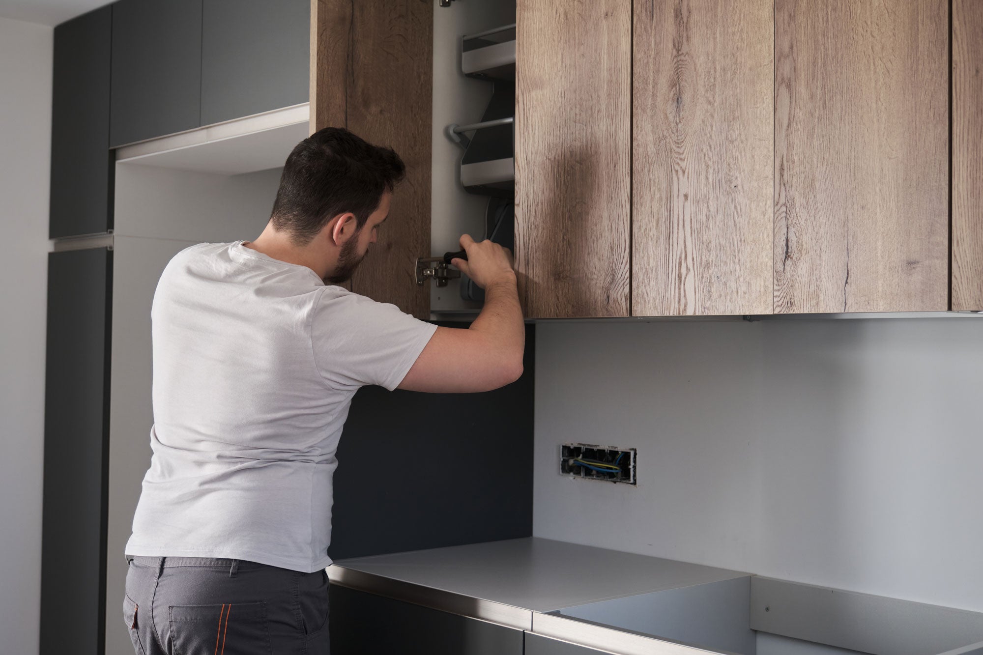 Guide de référence pour installer vos armoires de cuisine