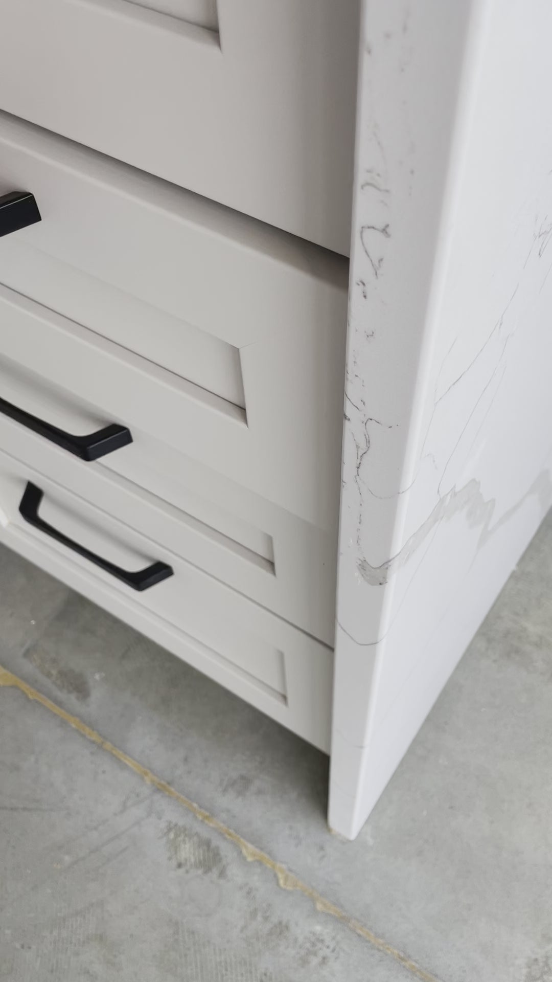Armoire de cuisine du bas 3 tiroirs (24''L)